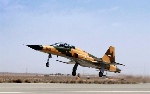 В Ірані два льотчики загинули під час катапультування з винищувача