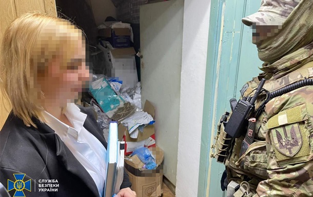 Поліцейська продавала кокаїн з речдоків - СБУ