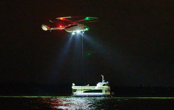 В Николаеве дипломатам США показали ночную тренировку с вертолетами