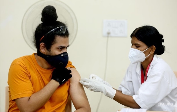 В Індії всіх дорослих вакцинують безоплатно
