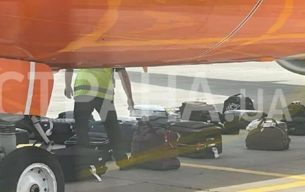 В аэропорту Борисполь обыскивают пассажиров рейса из Тбилиси
