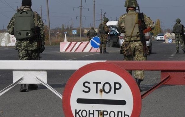 Сепаратисты не пропустили через КПВВ 30 украинцев за неделю