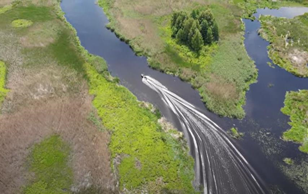 На реке Припять обнаружили катер-нарушитель