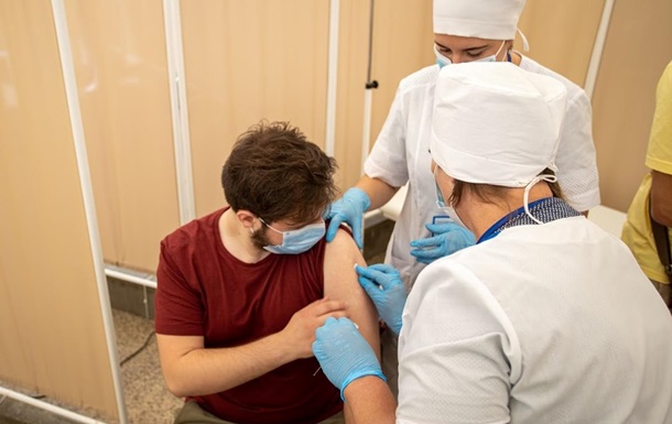 В Украине резко выросли темпы COVID-вакцинации