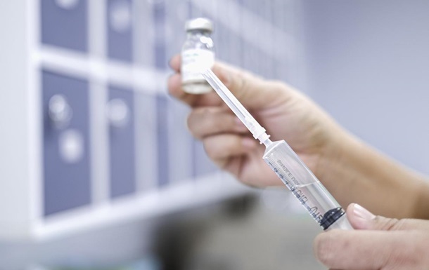Украина ожидает 7,7 млн доз COVID-вакцин в июле