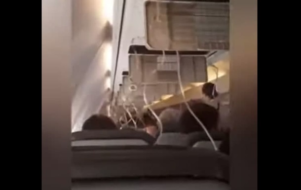 В самолете рейса Киев-Батуми произошла разгерметизация