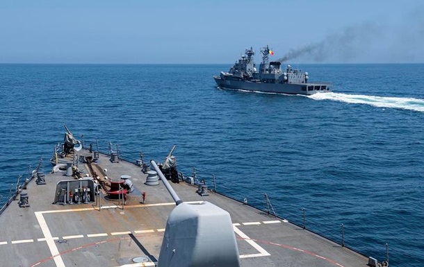 Есмінець США залишає Чорне море
