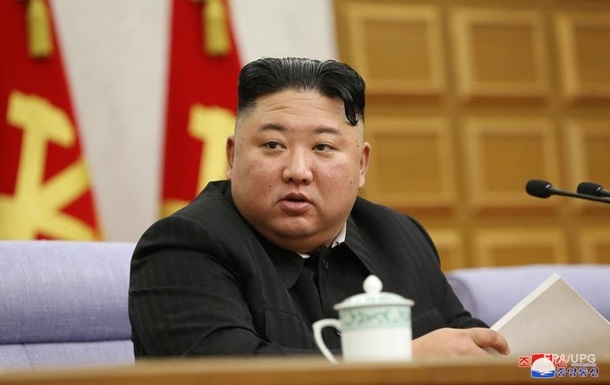 Пхеньян повідомив про стан Кім Чен Ина, що  розбиває серця народу 