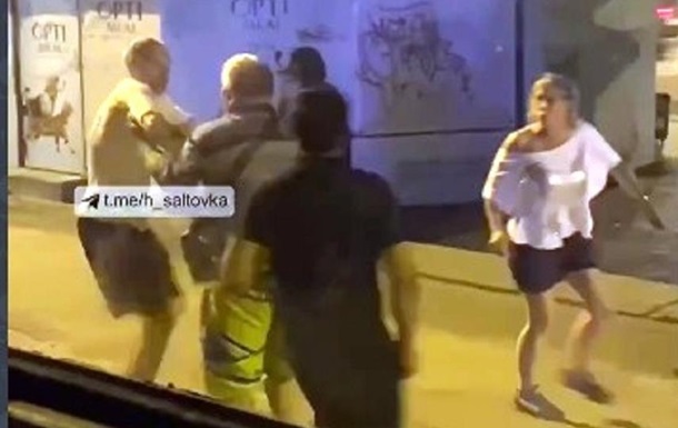 Ударили и выкинули: в Харькове пассажиры набросились на кондуктора 