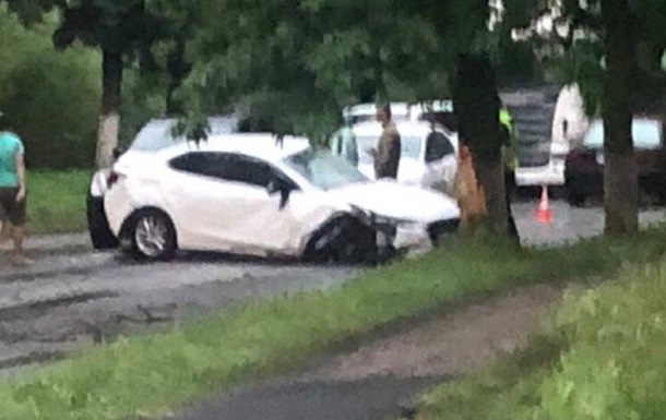 На Київщині блискавка влучила в автомобіль з людьми