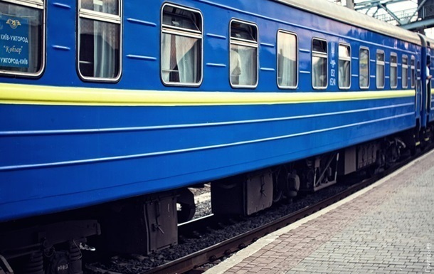 В Україні через негоду затримуються потяги