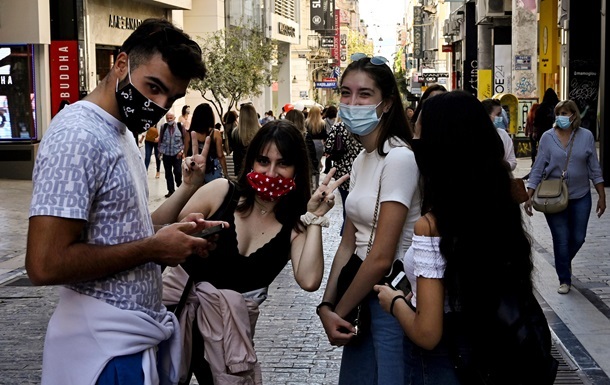 В Іспанії спалах коронавірусу серед нещепленої молоді