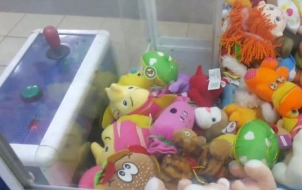 В Тернополе девочка попала в больницу из-за автомата с игрушками