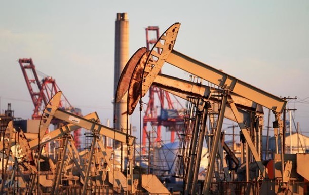 Ціни на нафту зростають на зниженні запасів у США