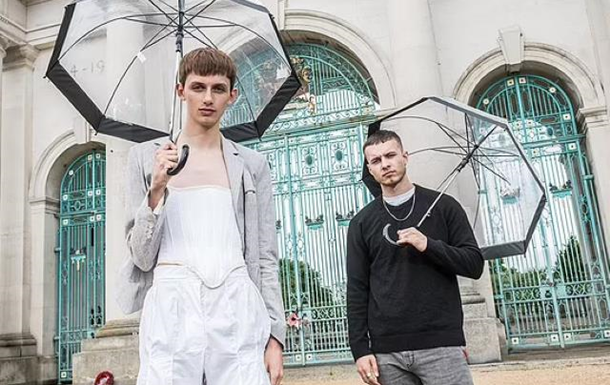 Чеський дизайнер запропонував чоловікам носити корсети