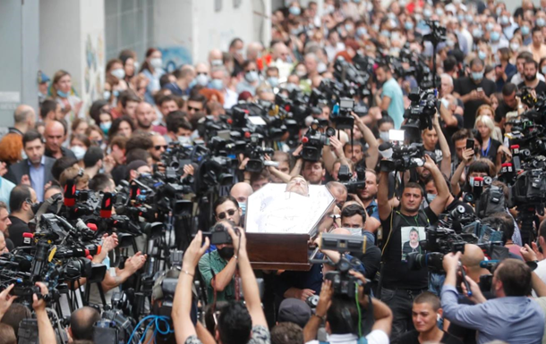 У Грузії поховали побитого телеоператора