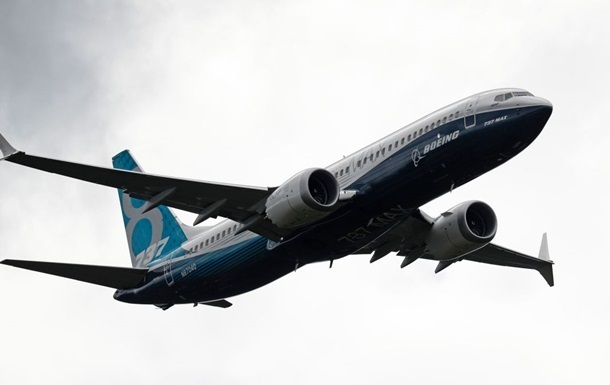 Близько 2,5 тис. літаків Boeing 737 перевірять на несправність