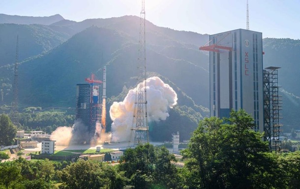 Китай запустив нову партію супутників