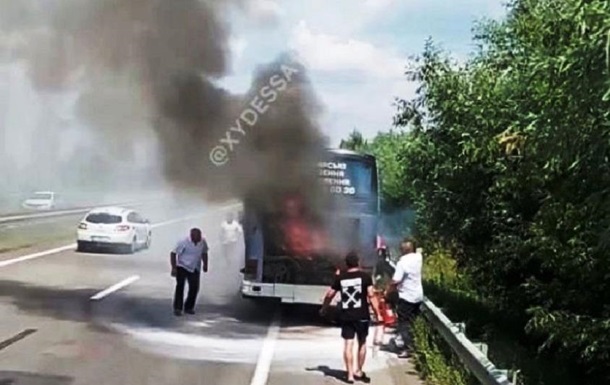 Під Одесою загорівся пасажирський автобус