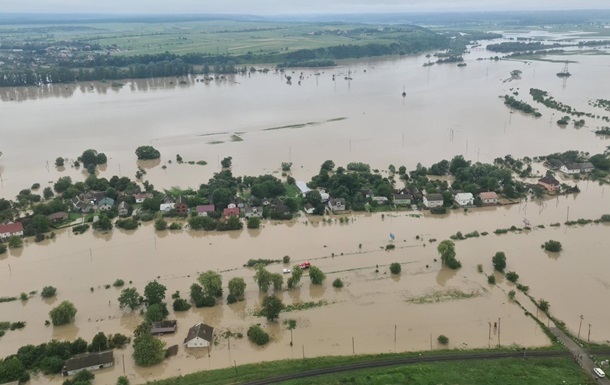 У річках Карпат підніметься рівень води - рятувальники