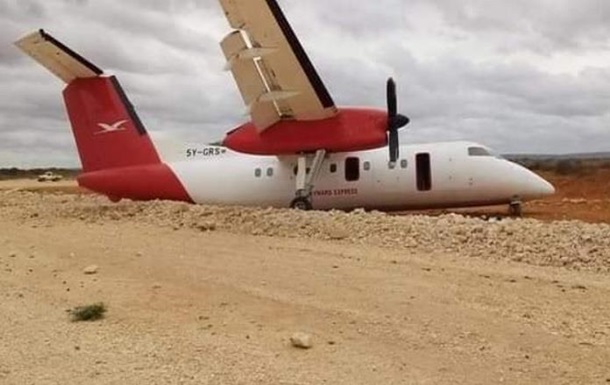 У Сомалі розбився пасажирський літак
