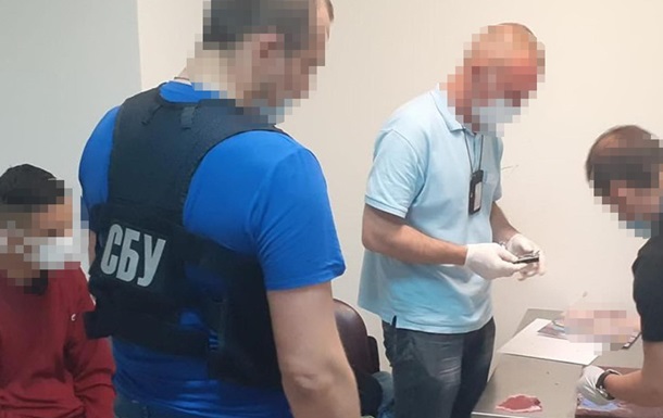 В Борисполе задержали курьера с кокаином в желудке