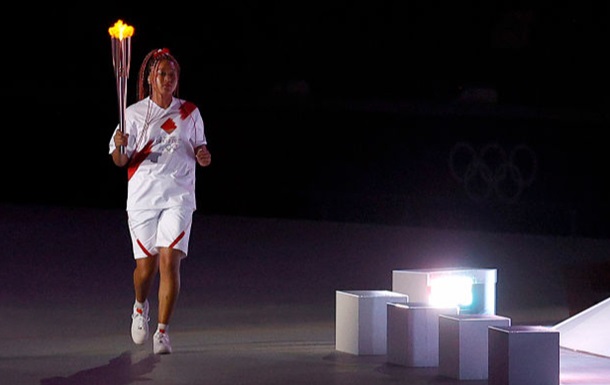 Осака зажгла олимпийский огонь на церемонии открытия