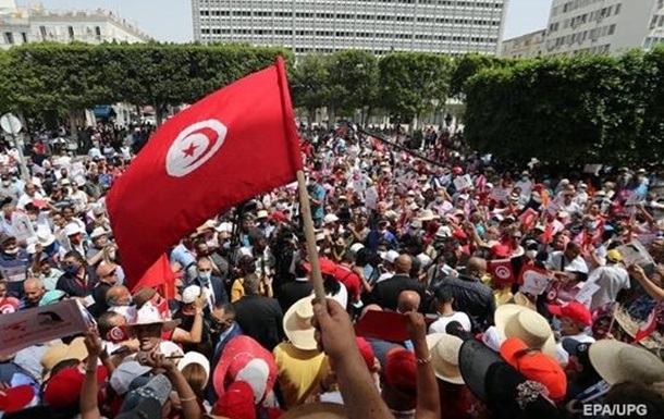 Провал для исламистов: что стоит за конституционным переворотом в Тунисе