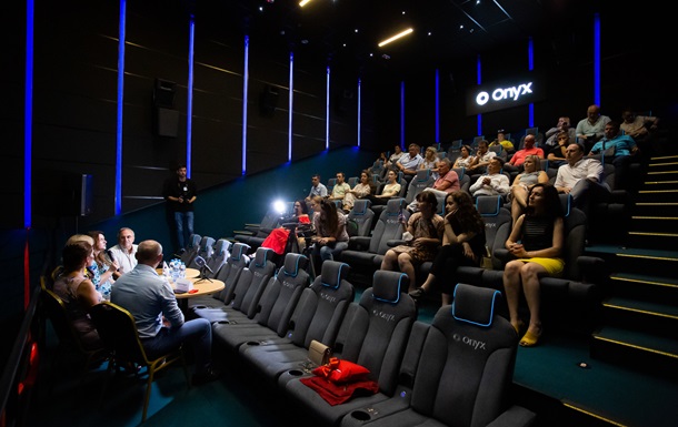 Повне занурення: В Україні відкрився другий кінотеатр з унікальним екраном