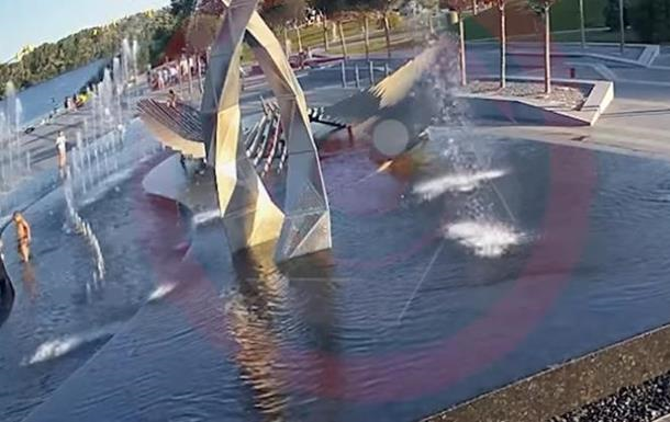 Смерть дитини у фонтані Дніпра: влада хоче заборонити купатися в них