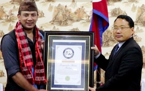 Коллекционер из Непала господин Дипендра Шакия побил мировой рекорд.