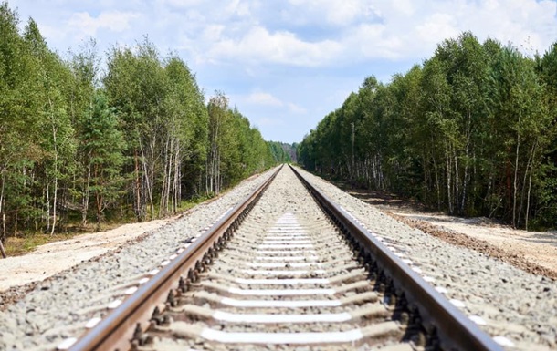 Железнодорожники реконструировали пути в зоне отчуждения