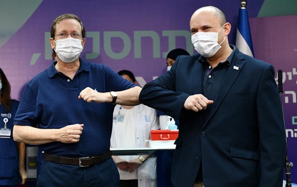 Президент Ізраїлю отримав третю дозу вакцини від COVID-19