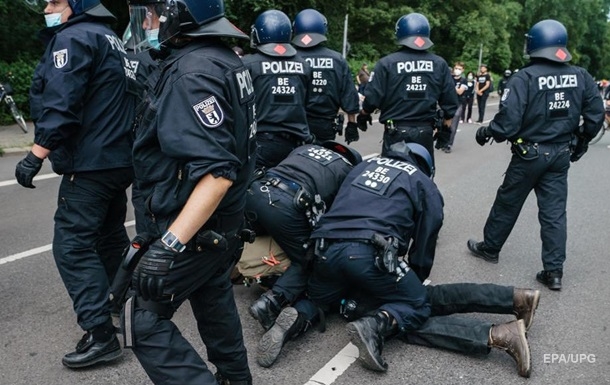 В Берлине на антикарантинном протесте задержали почти 600 человек