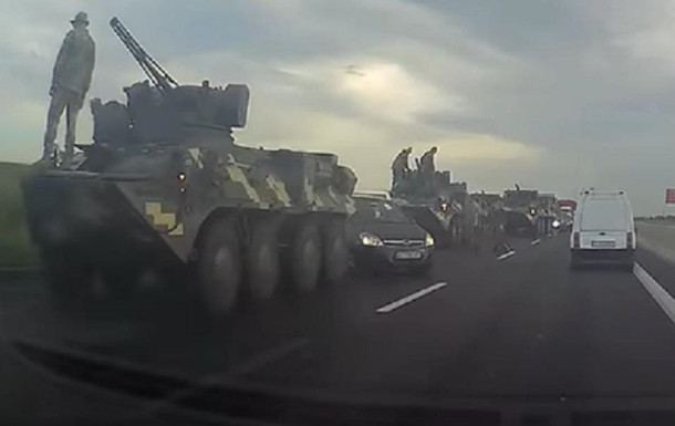 На трассе Киев-Чернигов ДТП с участием военной колонны