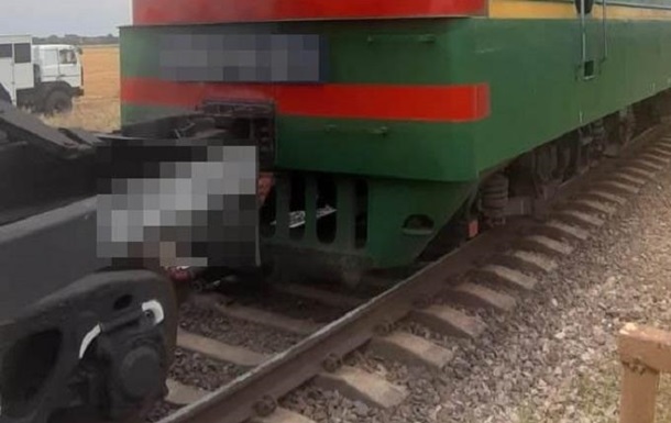 В Одесской области мужчина лег на рельсы перед поездом