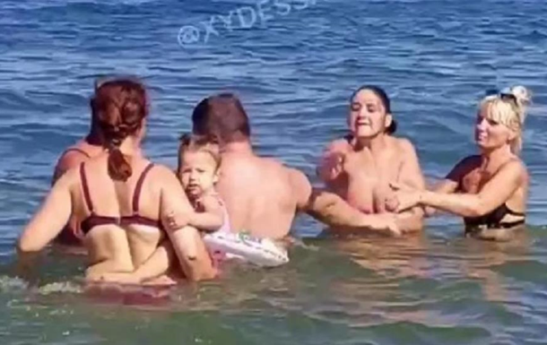 На пляжі в Одесі жінки влаштували бійку