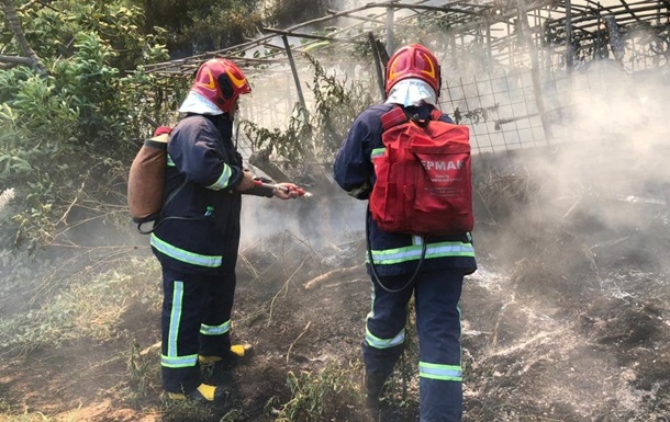 Українські рятувальники борються з пожежами в Греції