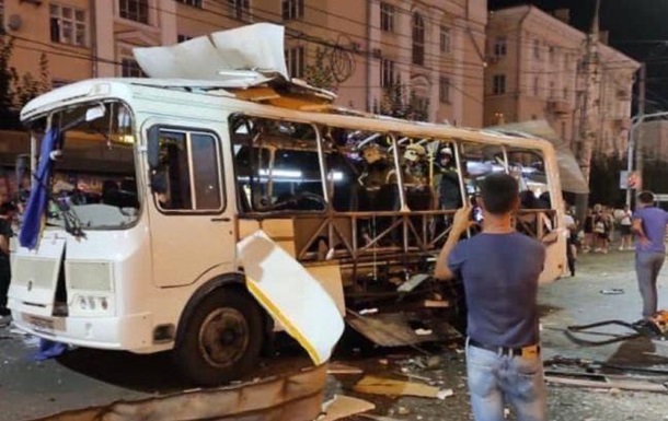 У РФ прогримів вибух у пасажирському автобусі: 14 постраждалих