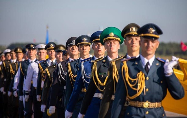 У параді в Києві візьмуть участь п ять тисяч військових