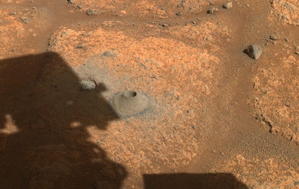Вчені NASA з ясували, чому марсохід не зміг зібрати грунт на Марсі