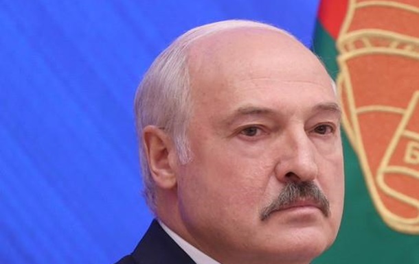 Лукашенко намагається зберегти ринки збуту в Україні, шантажуючи Київ військовим