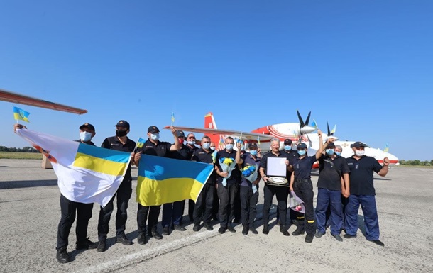 Украинские спасатели вернулись из Турции