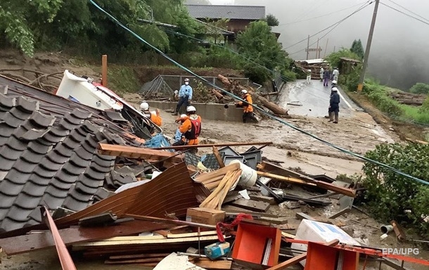 Наводнение в Японии унесло три жизни