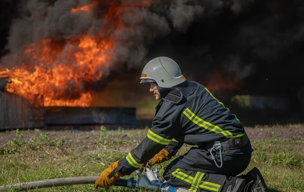 В Одеській області ліквідували пожежу на складах із зерном