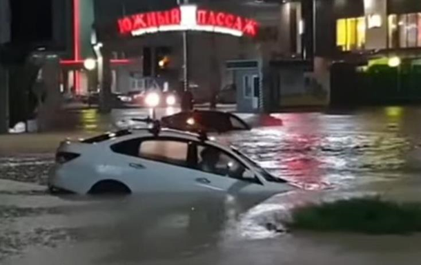 Новоросійськ затопило, в місті звучали сирени