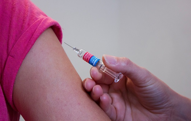 Ефективність вакцини Pfizer зменшується стрімкіше, ніж AstraZeneca