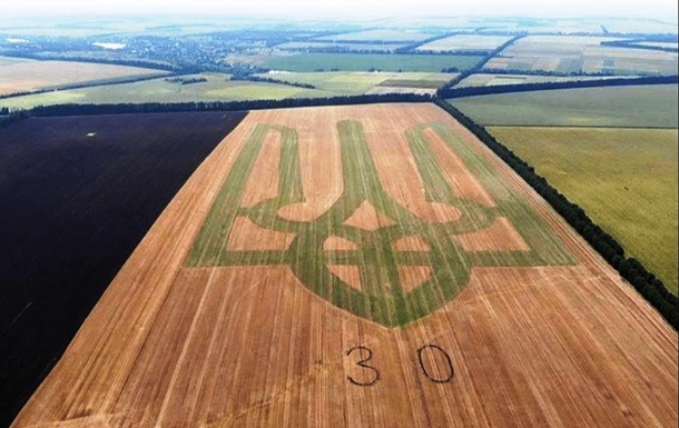 Фермеры Виннитчины на поле создали герб Украины