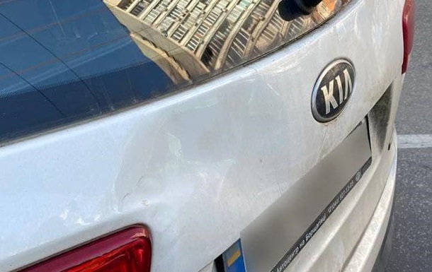 Вимагав пропустити: в Києві водій наїхав на патрульного