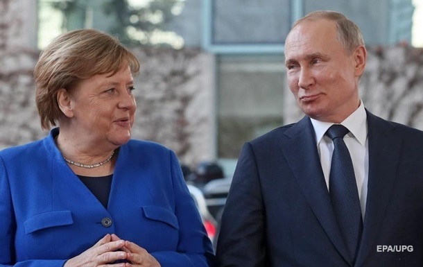 Путин попросил Меркель  надавить  на Киев
